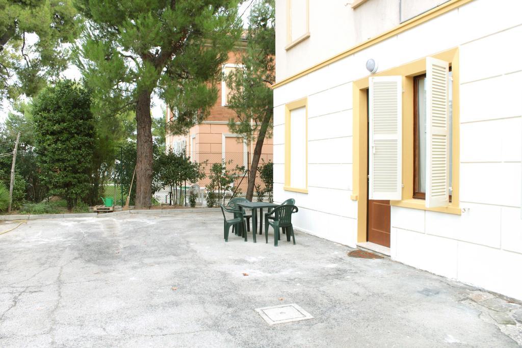Bed and Breakfast Pino Marittimo Civitanova Marche Exterior foto