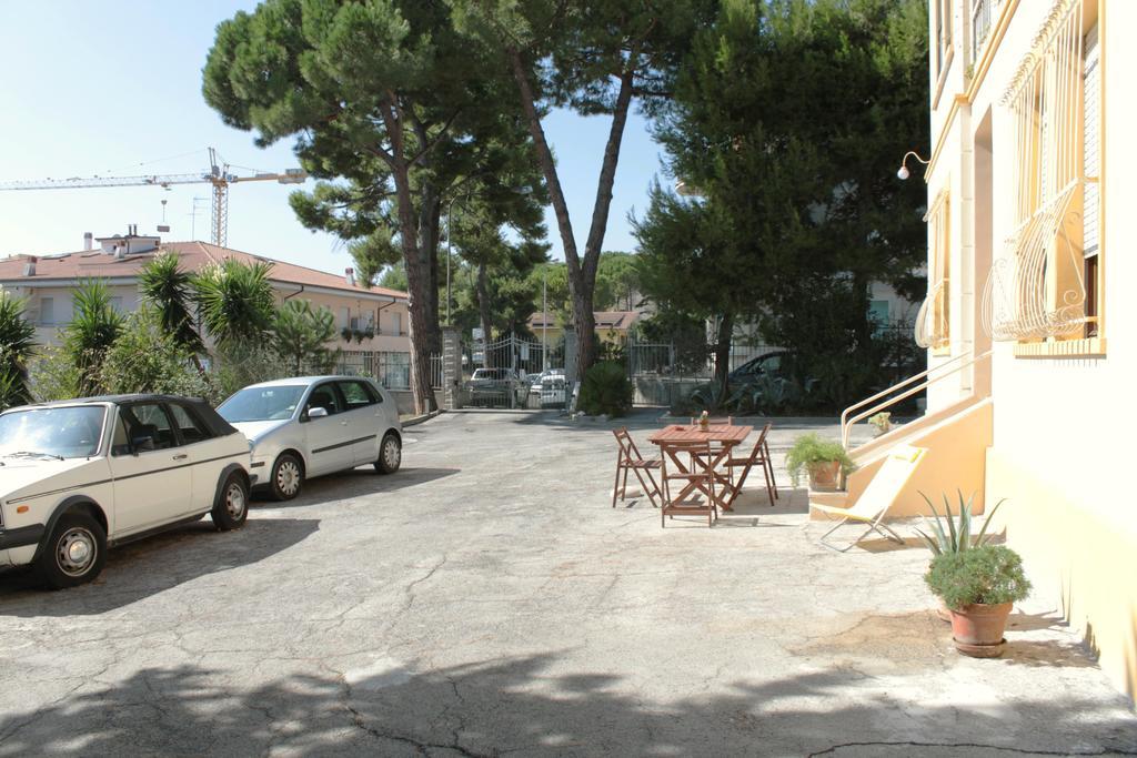 Bed and Breakfast Pino Marittimo Civitanova Marche Exterior foto