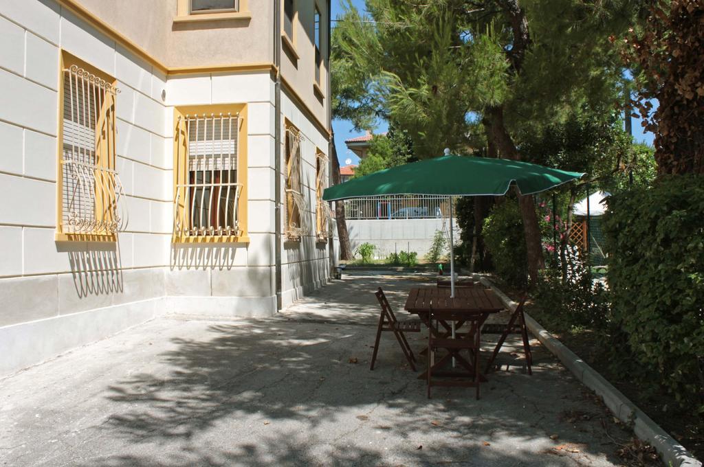 Bed and Breakfast Pino Marittimo Civitanova Marche Exterior foto