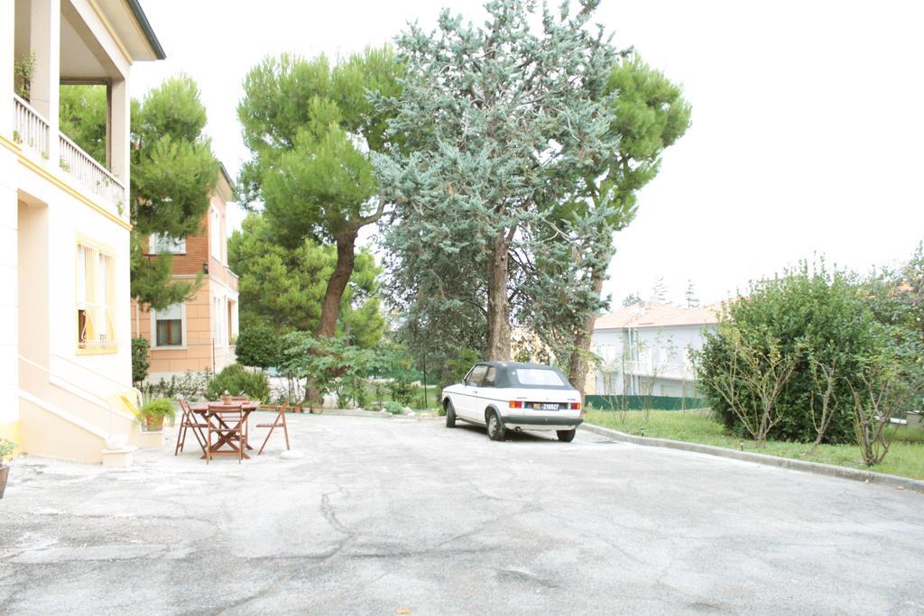 Bed and Breakfast Pino Marittimo Civitanova Marche Exterior foto