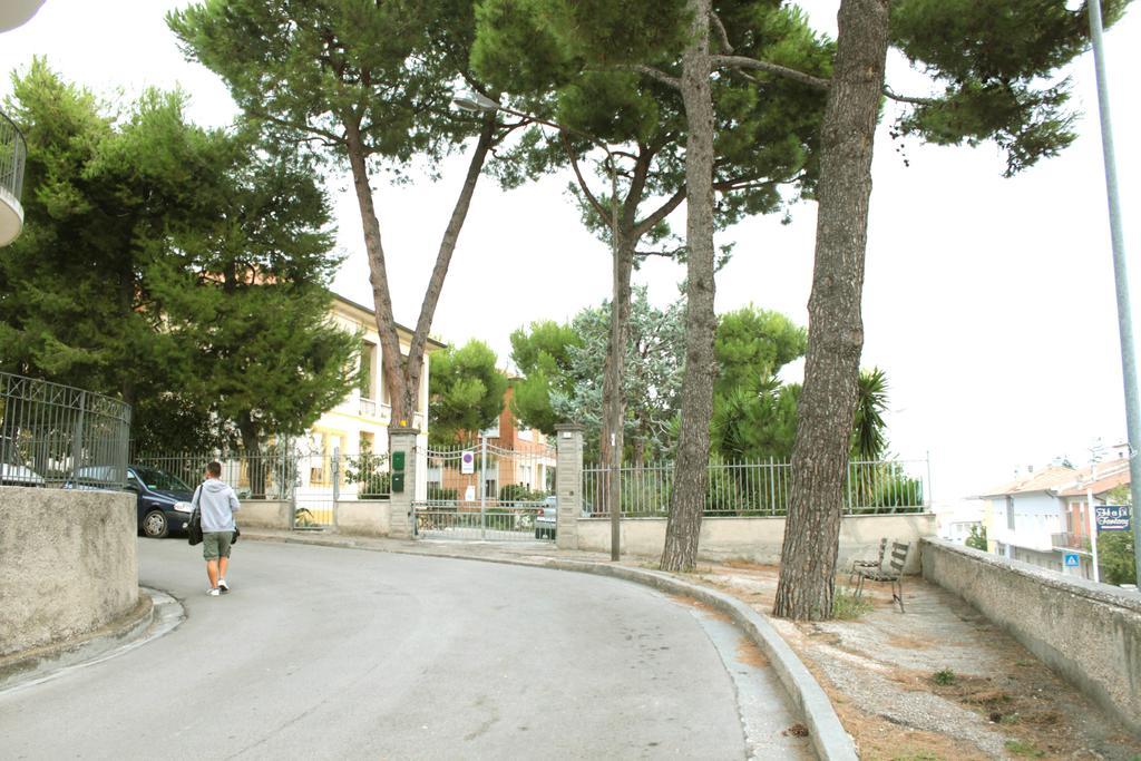Bed and Breakfast Pino Marittimo Civitanova Marche Exterior foto