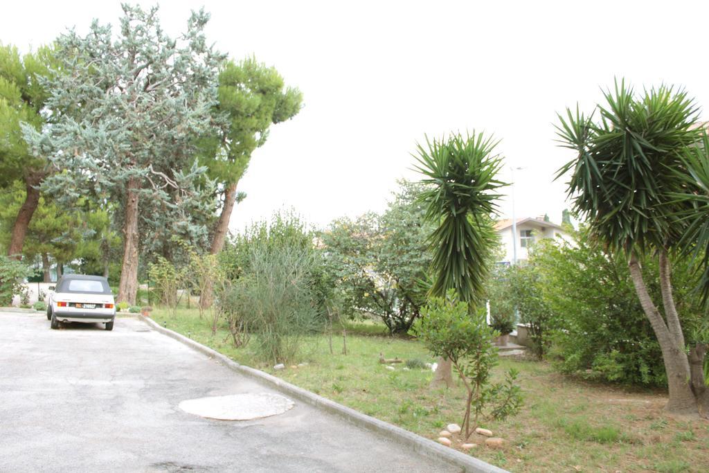 Bed and Breakfast Pino Marittimo Civitanova Marche Exterior foto